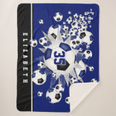 女子スポーツサッカーボールが青く輝く シェルパブランケット (正面)