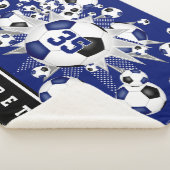 女子スポーツサッカーボールが青く輝く シェルパブランケット (3/4)