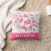 女子スポーツルームサッカーボールがピンク色に輝く クッション (ブランケット)