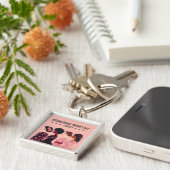 女子デー国際的グローバル女子ピンクフローラ キーホルダー (側面)