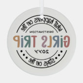 女子トリップで何が起こカスタムるか女子ウィークエンド ガラスオーナメント (裏面)