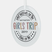女子トリップで何が起こカスタムるか女子ウィークエンド ガラスオーナメント (正面左)