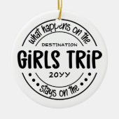 女子トリップで何が起こカスタムるか女子ウィークエンド セラミックオーナメント (正面)