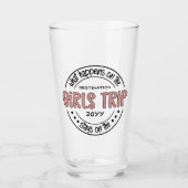 女子トリップで何が起こカスタムるか女子ウィークエンド タンブラーグラス (正面)