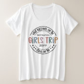 女子トリップで何が起こカスタムるか女子ウィークエンド プラスサイズTシャツ (デザイン正面)