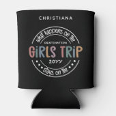 女子トリップで何が起こカスタムるか女子ウィークエンド 缶クーラー (裏面)