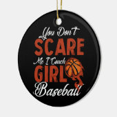 女子バスケットボールのコーチを脅かさないで セラミックオーナメント (左)