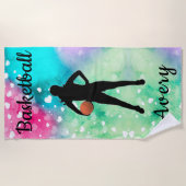 女子バスケットボール水彩浮動ハート ビーチタオル (正面)