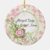 女子パーソナライズされたクールピンクの花形が卒業 セラミックオーナメント (裏面)