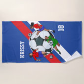 女子パーソナライズされたサッカーのデザイナー ビーチタオル (正面)