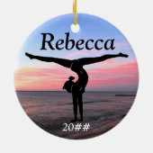 女子パーソナライズされた体操オーナメント セラミックオーナメント (裏面)