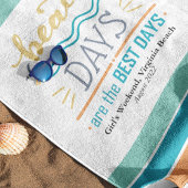 女子パーソナライズされた週末ビーチ日 ビーチタオル