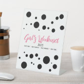 女子パーソナライズされた週末ピンク点々のある 台座サイン (インサイチュ)