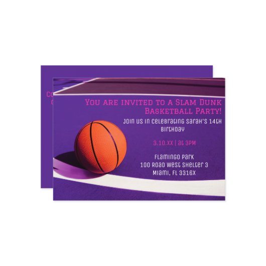 女子パープルコートバスケットボールの誕生日招待状 招待状 (正面/裏面インサイチュ)