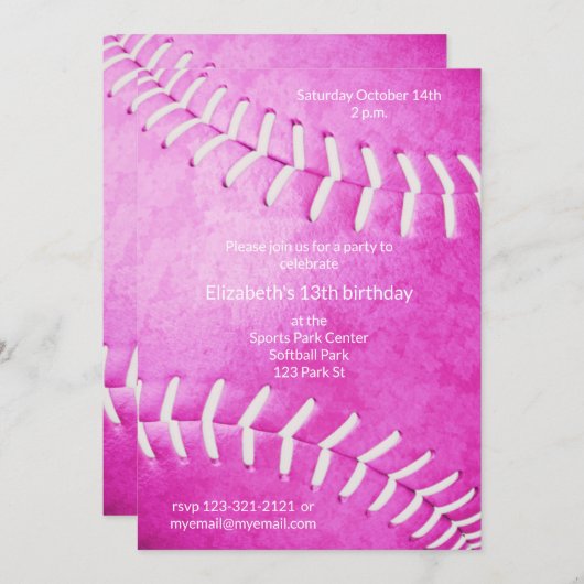 女子ピンクのソフトボールの誕生日またはチームのパーティー 招待状 (正面/裏面)