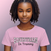 女子ピンクのTシャツの練習馬 Tシャツ