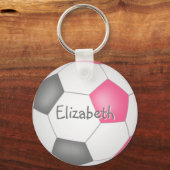 女子ピンク色のサッカーパーソナライズされたキーチェーン キーホルダー (裏面)