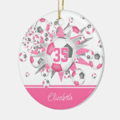 女子ピンク色のパーソナライズされたサッカーボール セラミックオーナメント (左)