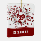 女子マルーンのサッカーボールが星をパーソナライズされた出す セラミックオーナメント (右)