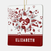 女子マルーンのサッカーボールが星をパーソナライズされた出す セラミックオーナメント (左)