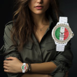 女子レディースホワイトラインイタリアンストーン国旗イタリア 腕時計<br><div class="desc">ラインスタイリッシュストーンで飾られた鮮明な白いエナメルの女性の時計。時計顔は鮮やかフラグの色イタリアン（緑、白、赤）を備えている。君の名は黒いレタリングで大胆に書するかわいらし。ファッションと個性を楽パーソナライズされたに兼ね備えたシックでアクセサリー。</div>