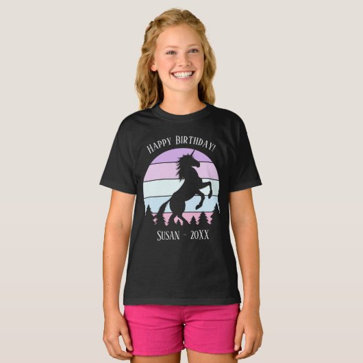 女子ヴィンテージサンセットユニコーン名日付誕生日 Tシャツ (正面フル)