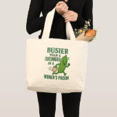 女子刑務所のキュウリよりも忙しい 面白いデザイン ラージトートバッグ (正面(商品))
