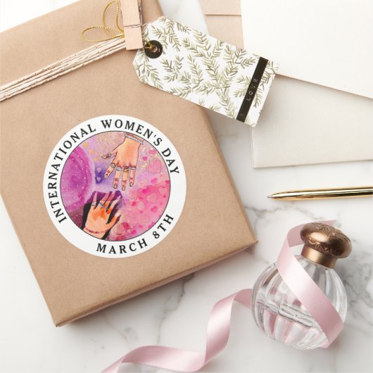 女子国際的の日8月ピンクアート ラウンドシール (ギフト)