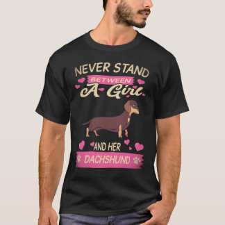 女子大生とダックスフンドの間に入るな Tシャツ