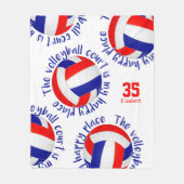 女子赤白青バレーボールコートのハッピースペース フリースブランケット (正面)