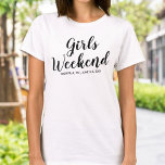 女子遠くに週末Tシャツカスタムの場所日付 Tシャツ<br><div class="desc">あなたの女の子や女の祝子の週末に完璧なTシャツ遠くに。あなたは祝の誕生日、ミニ懇親会、バチェロレッテを計画するぶら下がったか、あなたの女の子の友達と一緒に外出するかにかかわらず、このシャツは週末と旅行のステージを決め最高のるはず。あなたの取得の場所と日付を追加することによってパーソナライズ遠くにする。</div>
