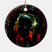 女子音楽聞のヘッドホンがネオンカラーの贈り物 セラミックオーナメント (裏面)