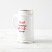 女実在性がビールを飲む ビールジョッキ (正面左)