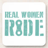 女実在性に乗る コースター (正面)