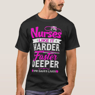 女性おもしろいナースの深いC Tシャツ