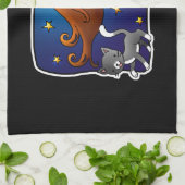 女性および2匹の猫 キッチンタオル (折り畳み)