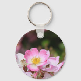 女性かわいらし向けピンクの野生バラ花 キーホルダー
