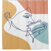 女性がコーヒーを飲むラインアートスケッチのポスター シャワーカーテン (正面)