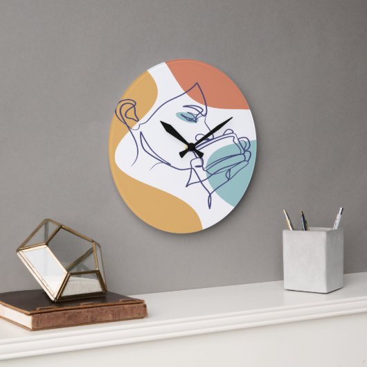 女性がコーヒーを飲むラインアートスケッチのポスター ラージ壁時計 (オフィス)