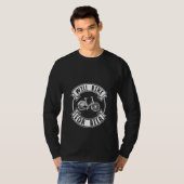 女性がサイクリストのビールバイおもしろいクに自転車を使う Tシャツ (正面フル)