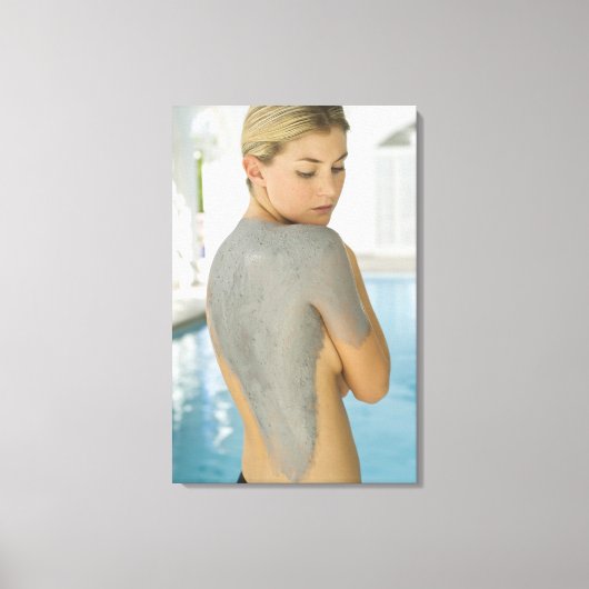 女性がスパ皮膚トリートメント キャンバスプリント (正面)