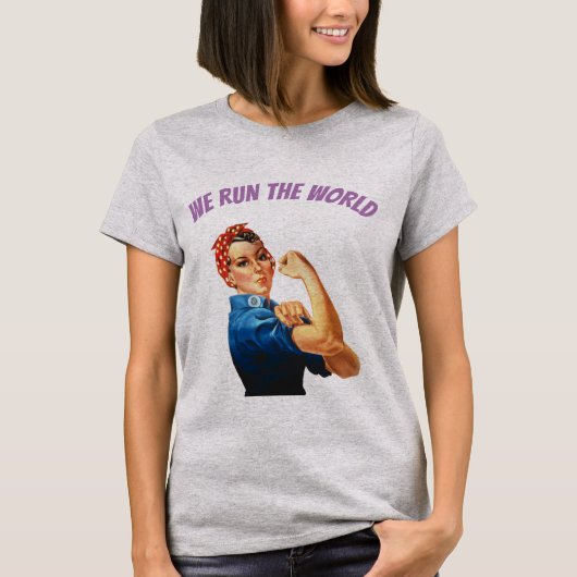 女性が世界を動かす Tシャツ (正面)