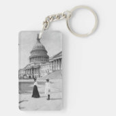 女性が付いている国会議事堂の建物の外面 キーホルダー (裏面)