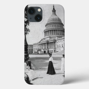 女性が付いている国会議事堂の建物の外面 iPhone 13ケース
