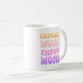 女性が力を得ると女性も力を得る レトロ ヴィンテージ 引用 コーヒーマグカップ (正面右)