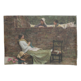 女性が庭の壁の上でチャット（ゴシップ） 枕カバー