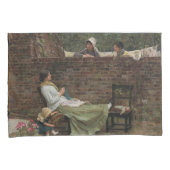 女性が庭の壁の上でチャット(ゴシップ) 枕カバー (正面右)