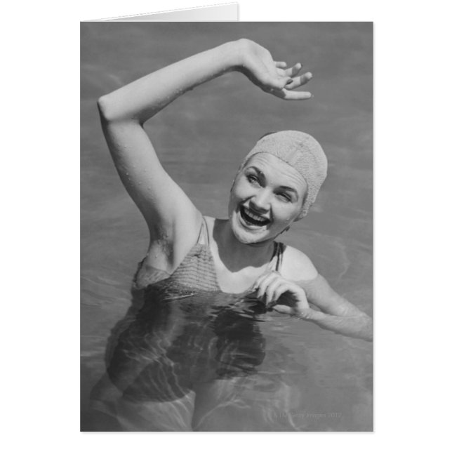 女性が手を振る (正面)