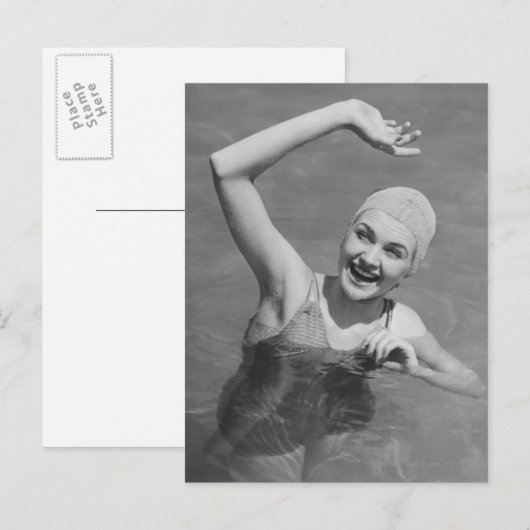 女性が手を振る ポストカード (正面/裏面)