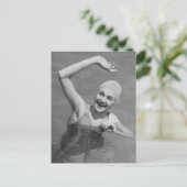 女性が手を振る ポストカード (スタンド正面)